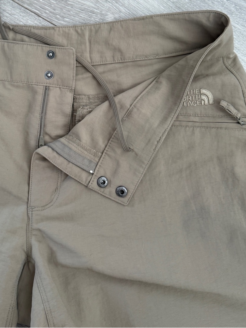 The North Face Convertible Hiking Pants Roll Up Capri Tan Women’s 12 - Picture 8 of 9